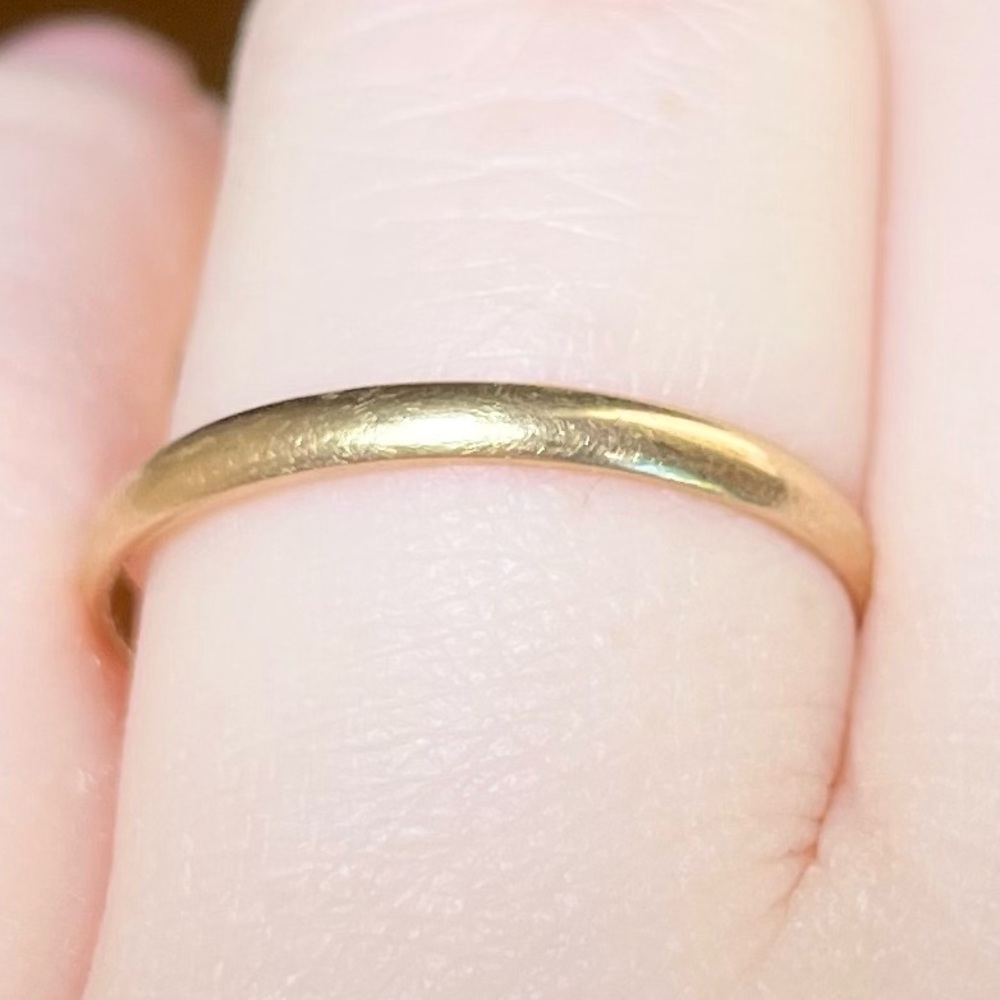 14K Vintage TW light dainty 2mm solid yellow gold size 8.25 wedding band ring​